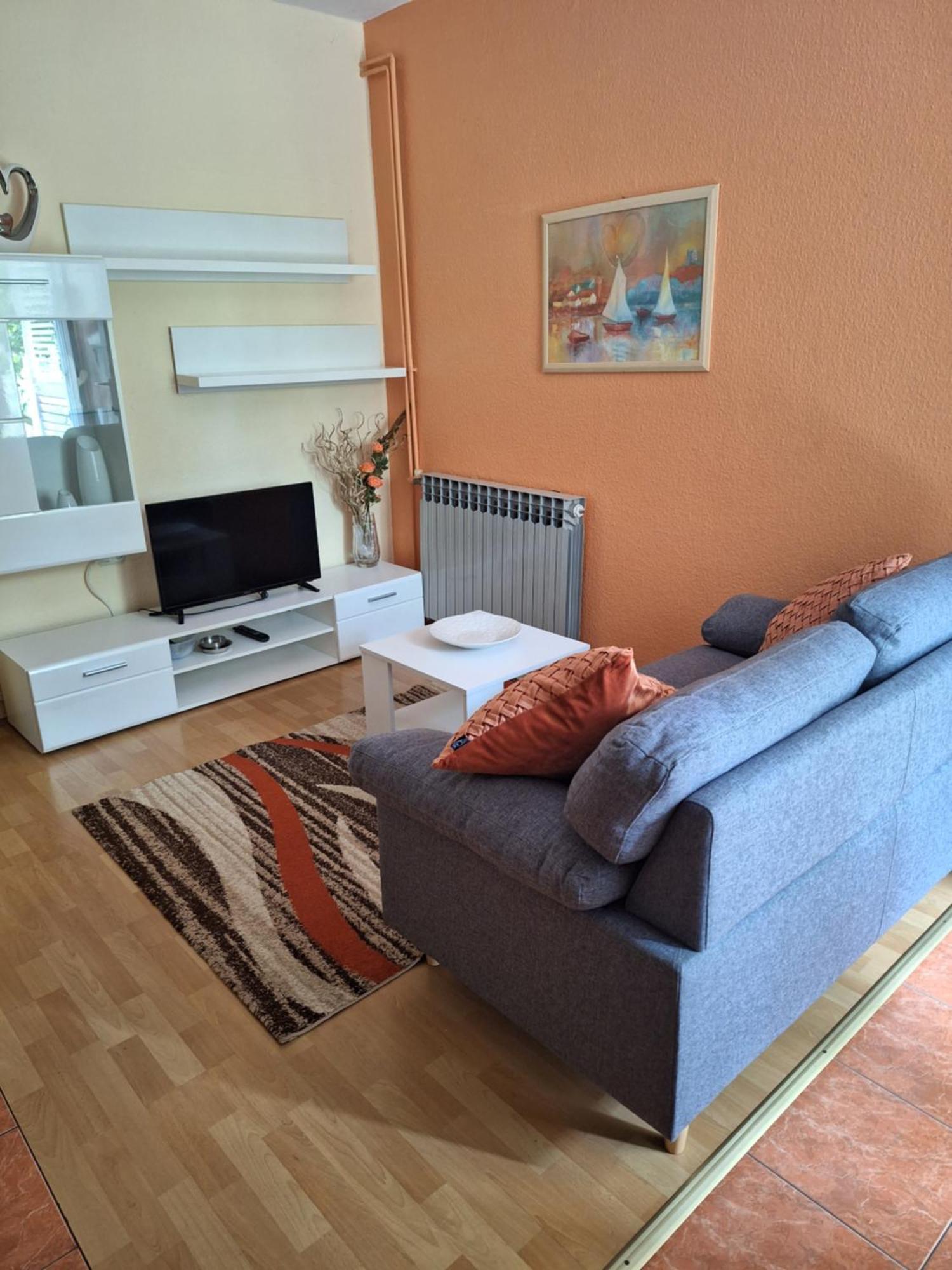 Apartments Gojka Miocevic Biograd Na Moru Bagian luar foto