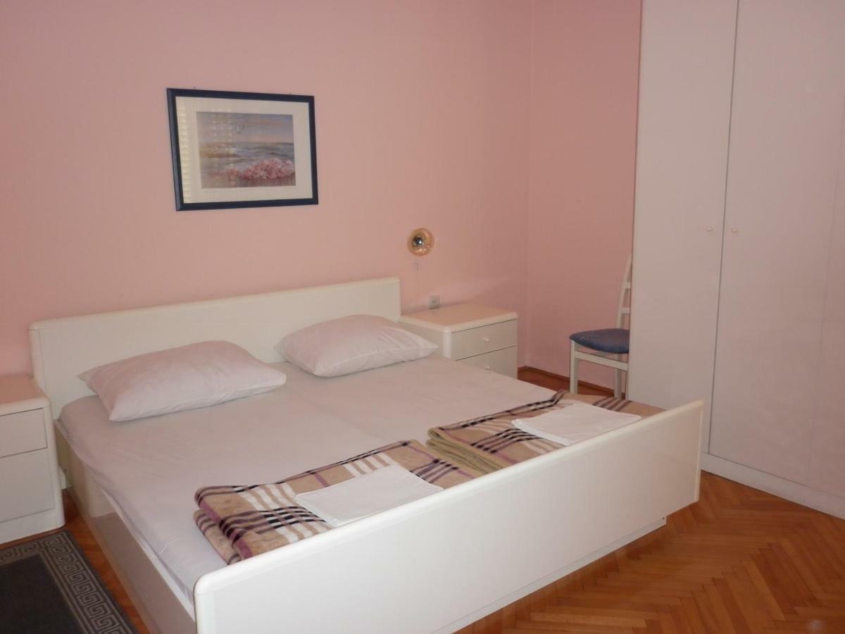 Apartments Gojka Miocevic Biograd Na Moru Bagian luar foto