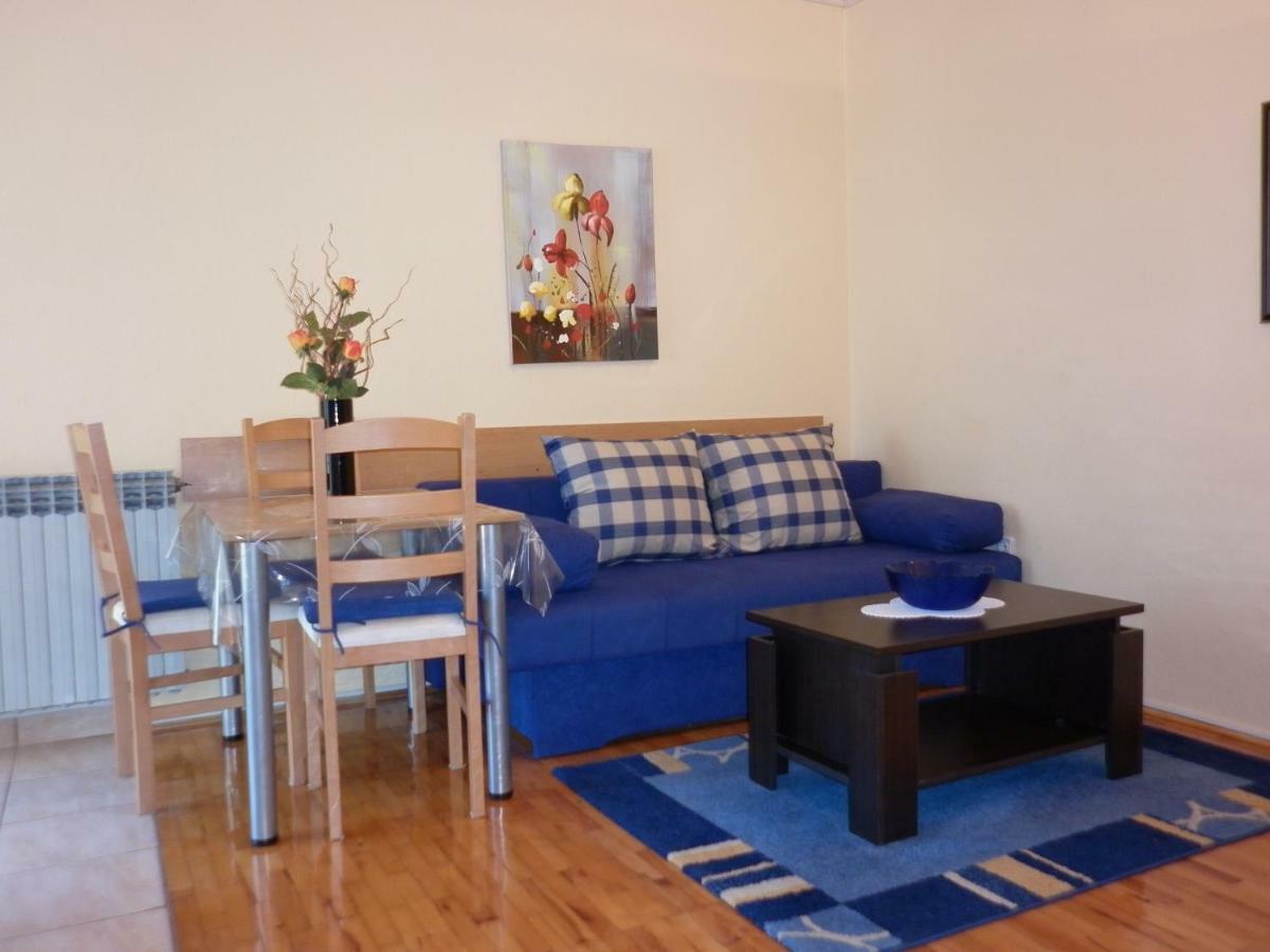 Apartments Gojka Miocevic Biograd Na Moru Bagian luar foto