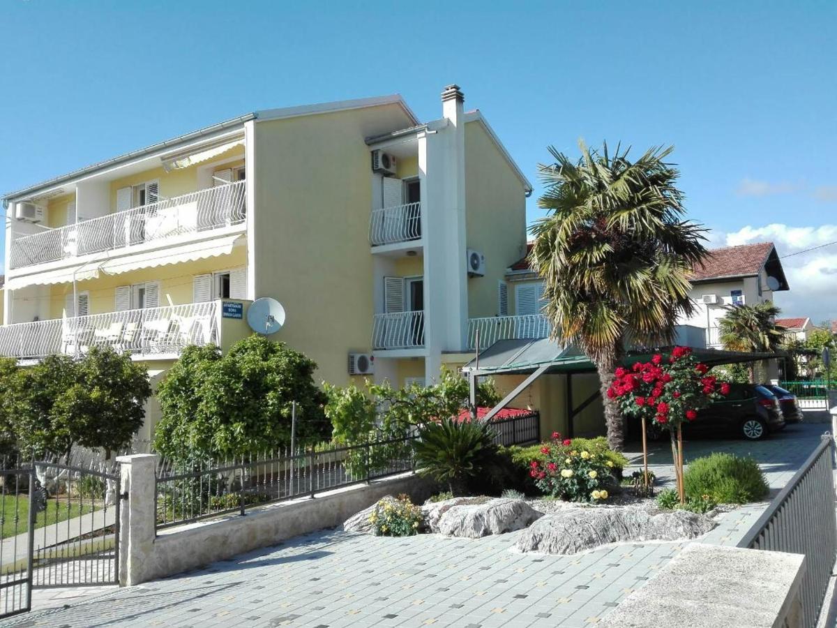 Apartments Gojka Miocevic Biograd Na Moru Bagian luar foto